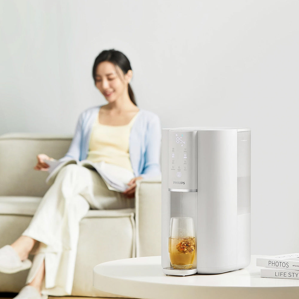 Philips RO純淨飲水機（白色）頂部控制面板與出水杯