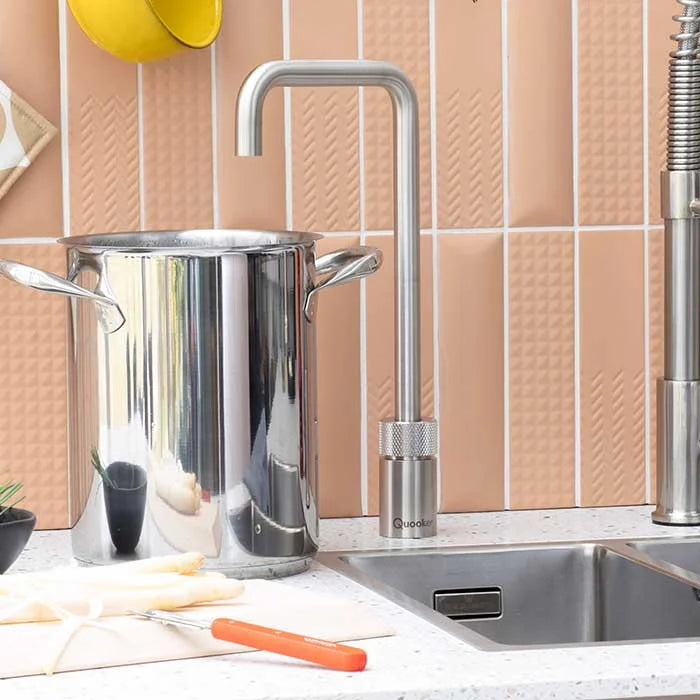 Quooker Nordic Square 單水龍頭，拋光鍍鉻高彎龍頭與方形出水口