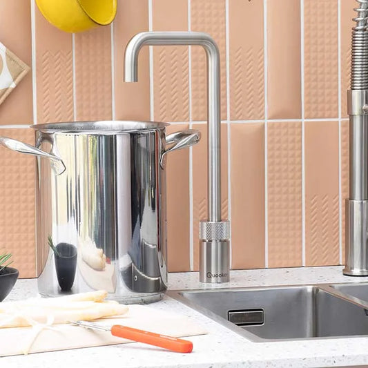 Quooker Nordic Square 單水龍頭，拋光鍍鉻高彎龍頭與方形出水口