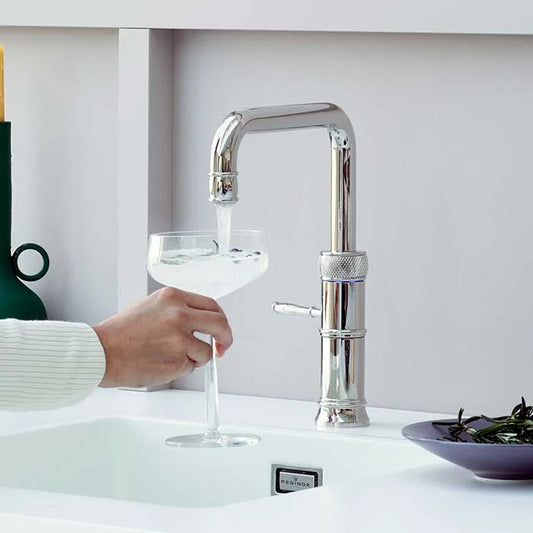 Quooker Classic Fusion 方形拋光鍍鉻水龍頭，彎嘴與金屬把手