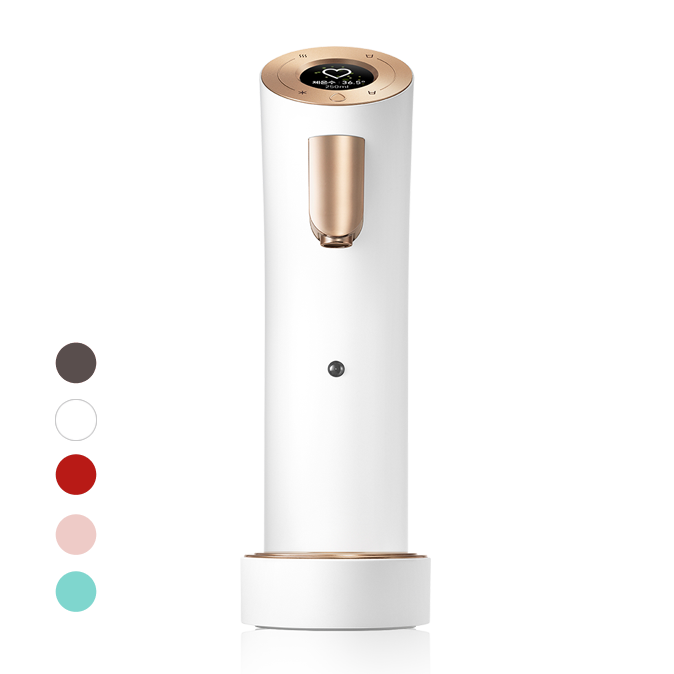 智能觸控冷熱濾水機：白色機身、金色出水口與圓形上蓋控制面板